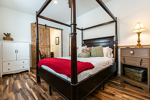 THE LODGE WEB045