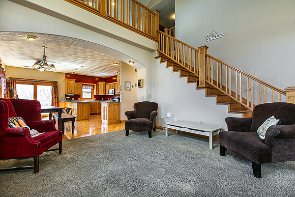 601 7TH AVE SW004