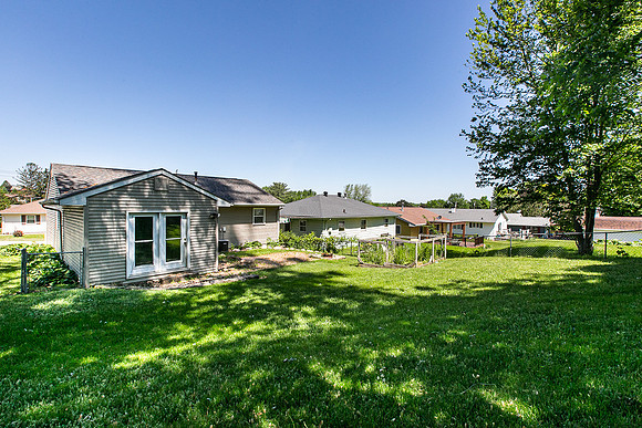 2222 WOODLAWN040