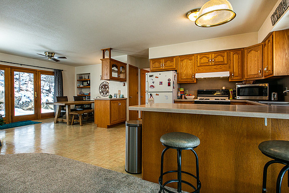 1364 BLUFF RD006