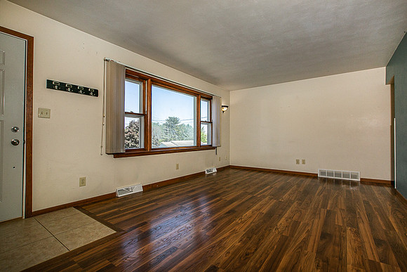 2222 WOODLAWN008