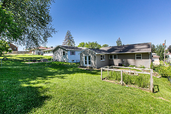 2222 WOODLAWN041