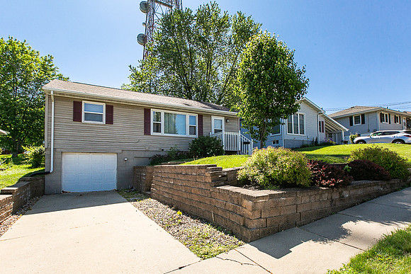 2222 WOODLAWN003