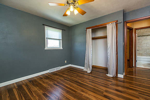 2222 WOODLAWN020