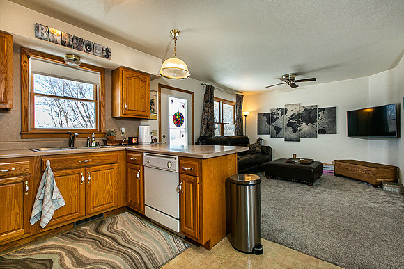 1364 BLUFF RD011