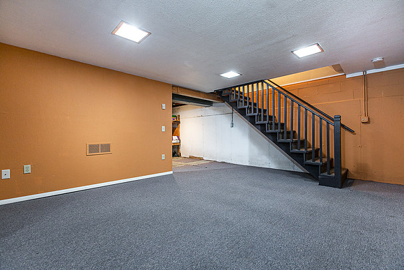 2222 WOODLAWN030