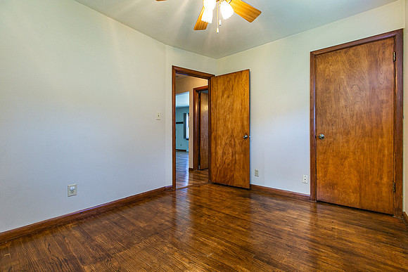 2222 WOODLAWN022