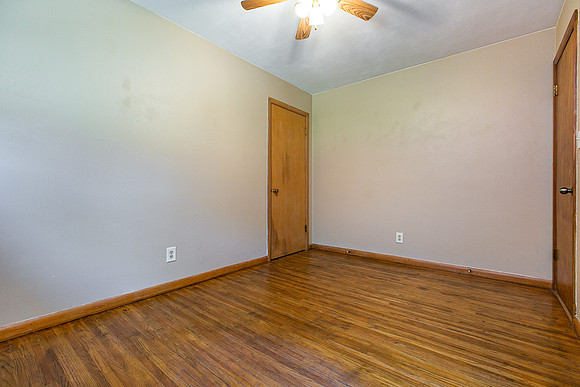 2222 WOODLAWN025