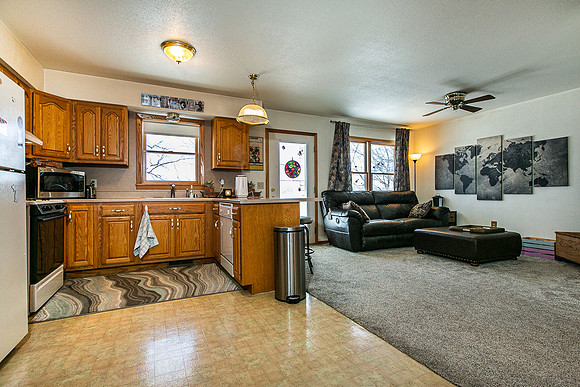 1364 BLUFF RD012