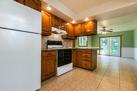 2222 WOODLAWN011