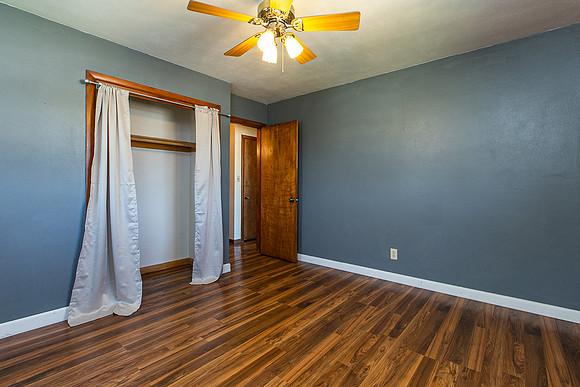 2222 WOODLAWN021