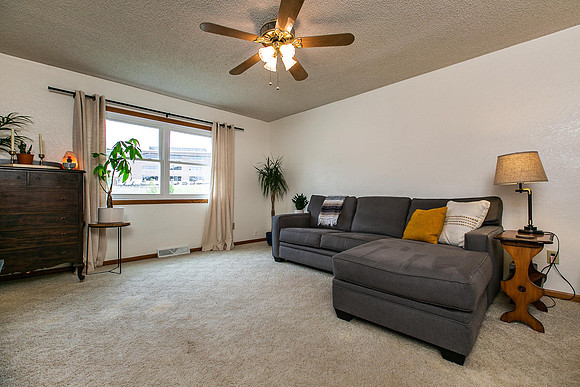 1381 WEST 5TH004