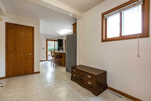1381 WEST 5TH010