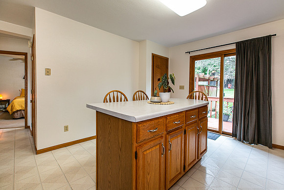 1381 WEST 5TH015