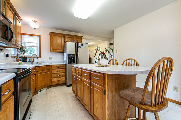 1381 WEST 5TH018