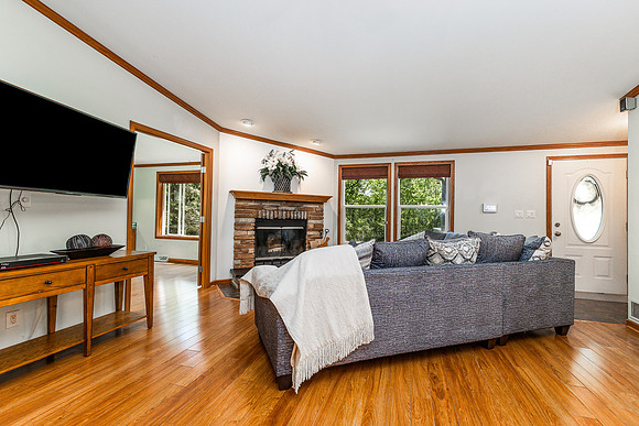 3881 SANDY HOOK RD008