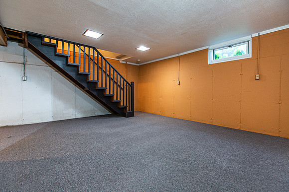 2222 WOODLAWN031