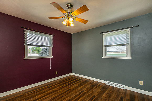 2222 WOODLAWN019