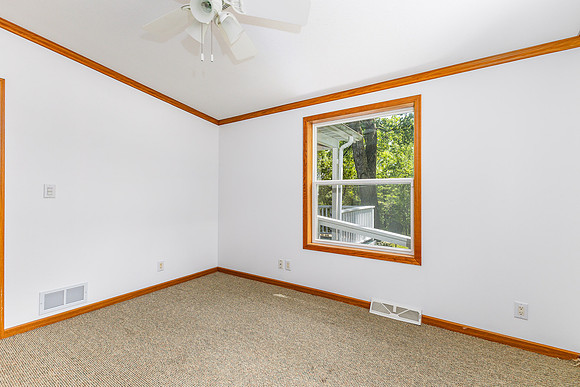 3881 SANDY HOOK RD032