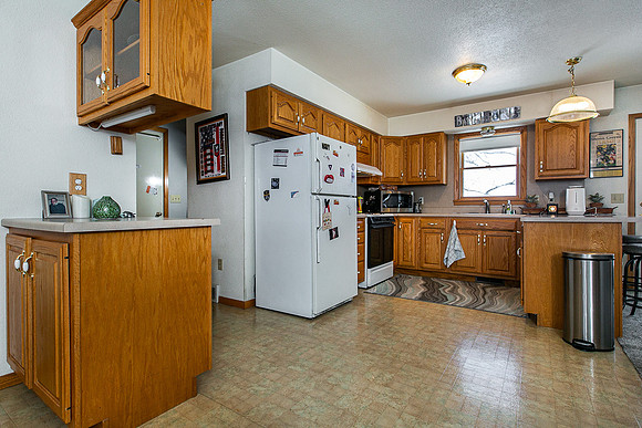 1364 BLUFF RD010
