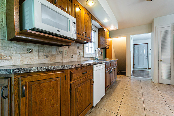 2222 WOODLAWN029