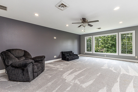 12146 WHISPERING MEADOWS024