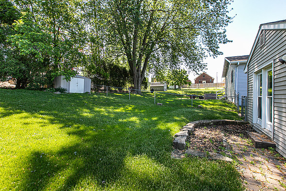 2222 WOODLAWN042