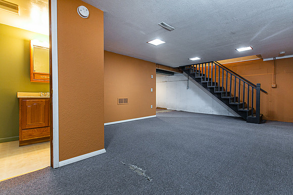 2222 WOODLAWN035
