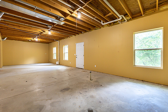 3881 SANDY HOOK RD040