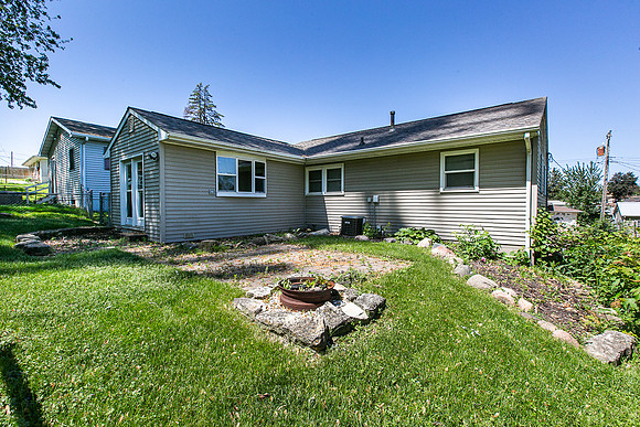 2222 WOODLAWN043