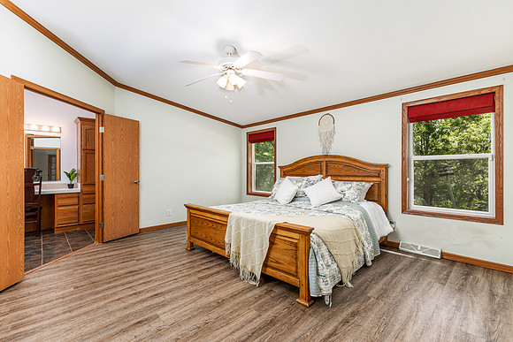 3881 SANDY HOOK RD023