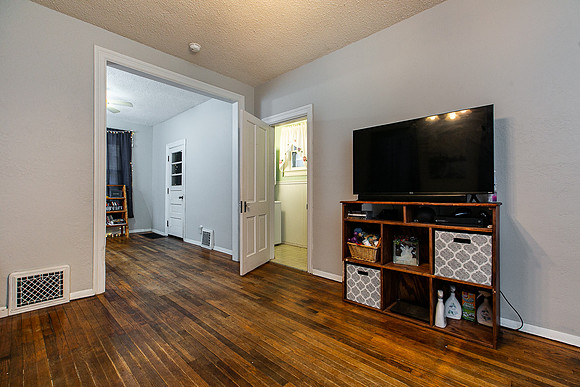 335 KLINGENBERG TERRACE009