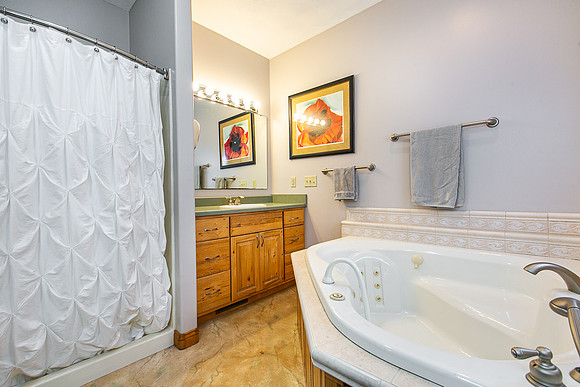 601 7TH AVE SW022