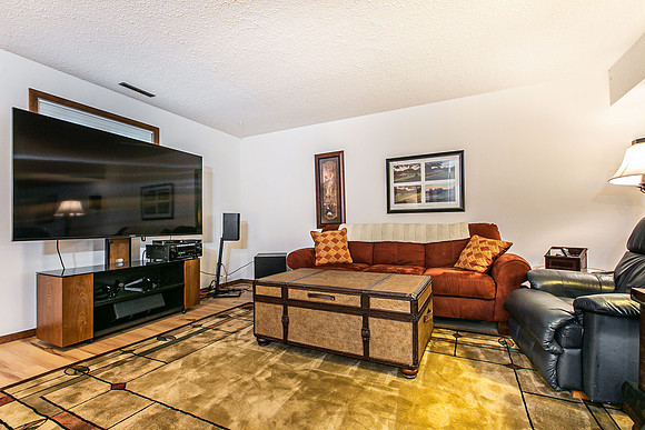 850 KELLY LN033
