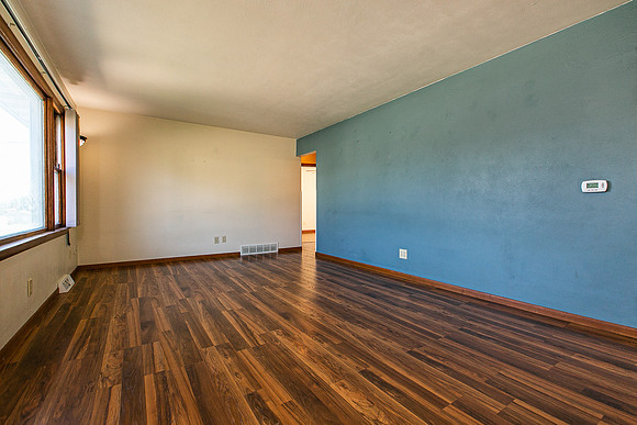 2222 WOODLAWN005