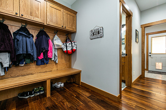822 7TH ST SW020