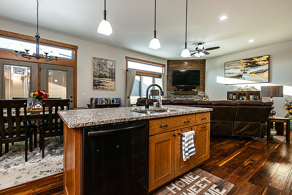 822 7TH ST SW013