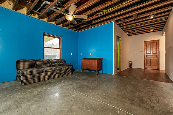 601 7TH AVE SW043