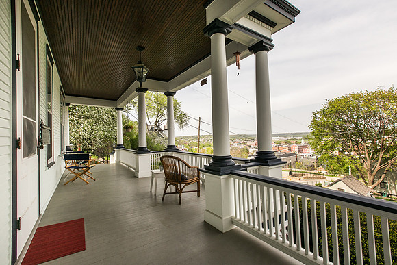 1095 GROVE TERRACE022