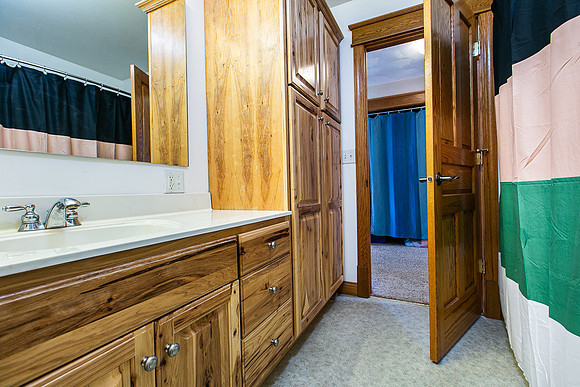 601 7TH AVE SW041