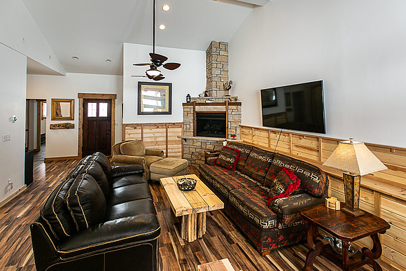 THE LODGE WEB016