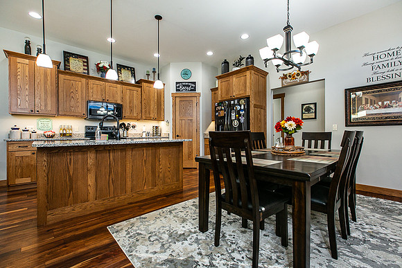 822 7TH ST SW010