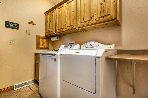 601 7TH AVE SW028