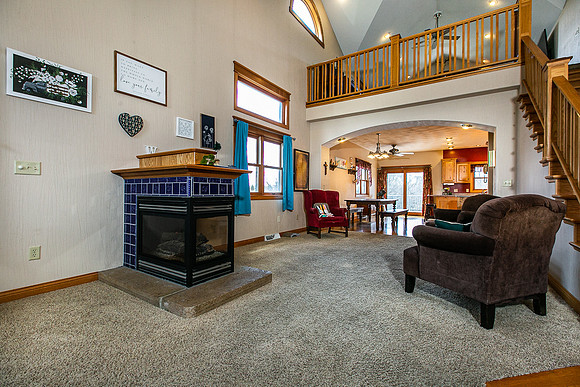 601 7TH AVE SW002