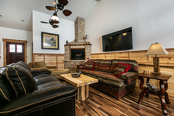 THE LODGE WEB008