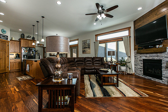 822 7TH ST SW003