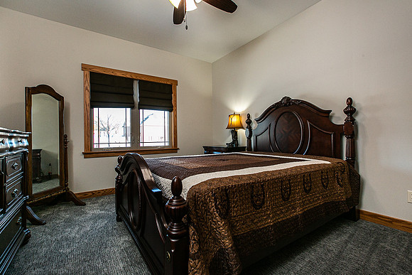 822 7TH ST SW032