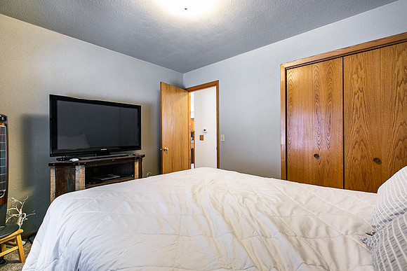 1364 BLUFF RD025