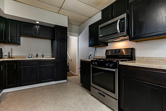 335 KLINGENBERG TERRACE012