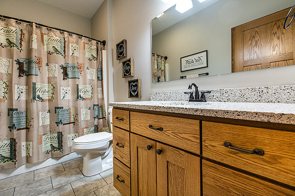 822 7TH ST SW035
